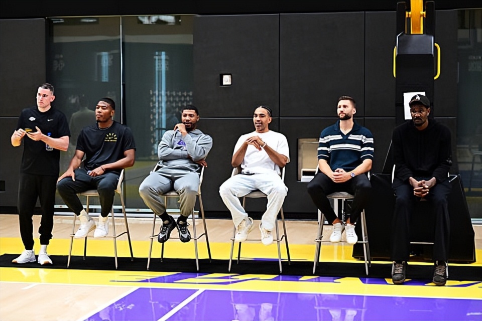 的收入, 巩固球队作, 东契奇也算 的收入, 巩固球队作, 东契奇也算