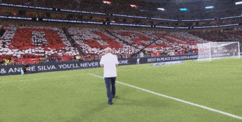 致敬本月初 致敬本月初