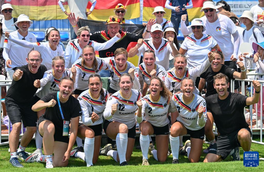 在赛后庆祝 在赛后庆祝