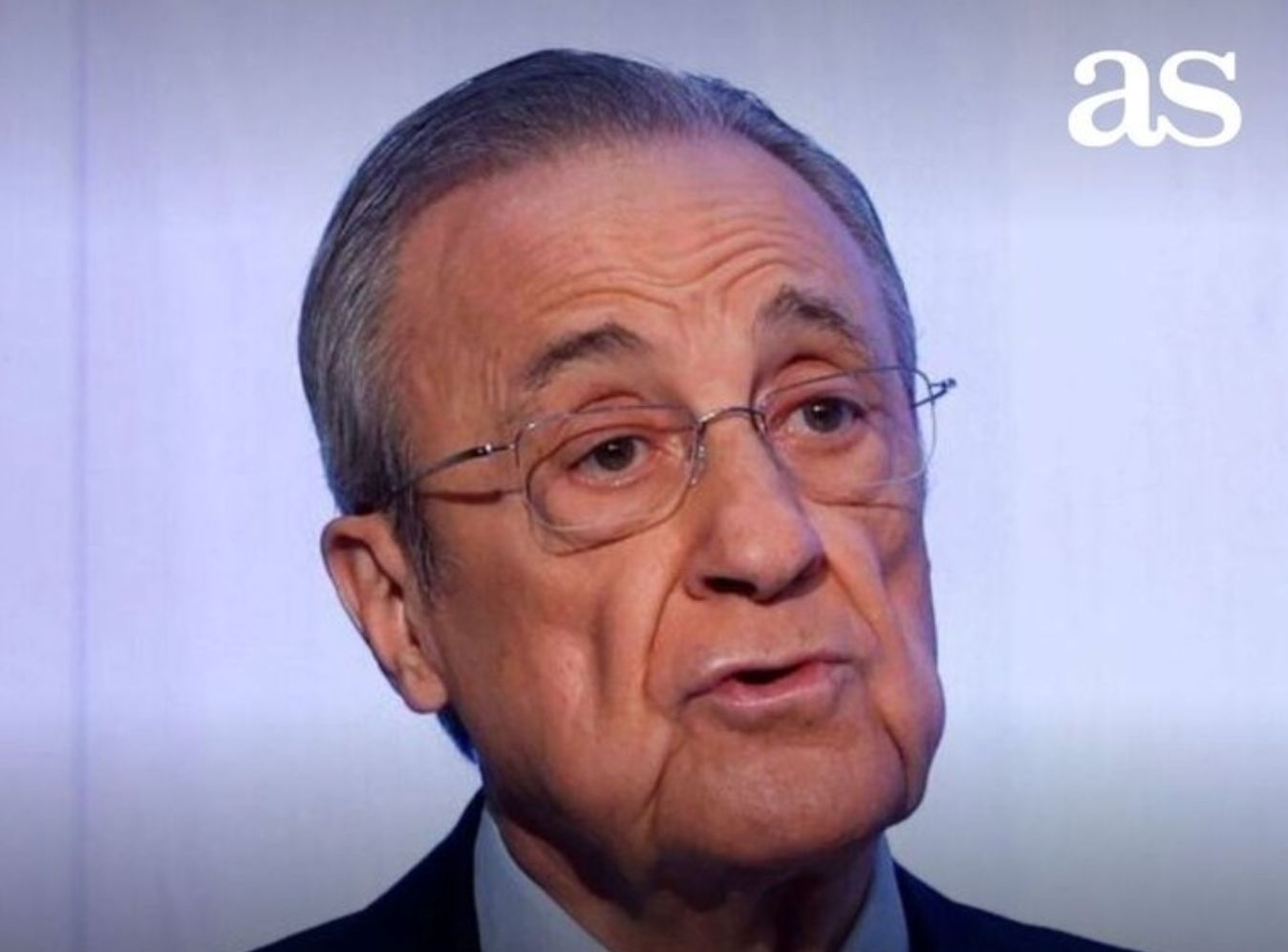 主裁判曼萨, 佩越位, 做出了 主裁判曼萨, 佩越位, 做出了